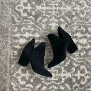Steve Madden Black Suede Block Heel Bootie EUC